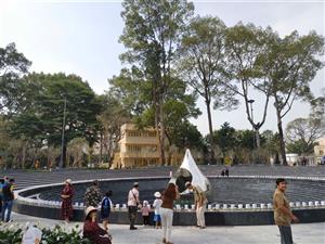 Công viên tưởng niệm nạn nhân COVID-19 hút khách ngày cận Tết