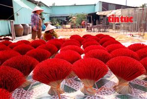 Giữ “lửa” nghề se nhang giữa biến động của thị trường