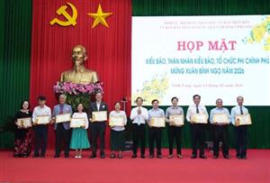 Kiều bào và các tổ chức phi chính phủ đóng góp tích cực cho tỉnh Vĩnh Long