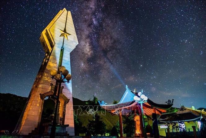 Đồn biên phòng 209 năm xưa - Đài tưởng niệm các anh hùng liệt sĩ Pò Hèn hiện nay, trở thành khu di tích lịch sử cấp tỉnh, là một trong những địa chỉ đỏ trong việc giáo dục truyền thống đấu tranh, bảo vệ chủ quyền biên giới Tổ quốc cho thế hệ trẻ tỉnh Quảng Ninh. Ảnh: Trung Nguyên - TTXVN