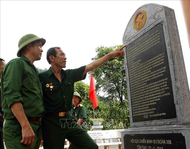 Tấm bia đá khắc lại những câu chuyện, ký ức không quên của một thời lịch sử đã qua trong Đài hương tưởng niệm các anh hùng liệt sỹ tại điểm cao 468 nằm ở lưng chừng núi Nậm Ngặt, xã Thanh Thủy, huyện Vị Xuyên, tỉnh Hà Giang. Ảnh: Thanh Tùng-TTXVN
