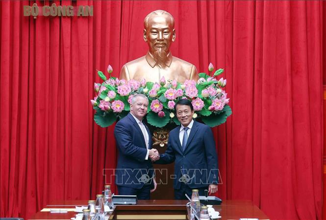 General Luong Tam Quang receives US Assistant Secretary of State for East Asian and Pacific Affairs Michael DeSombre. VNA Photo: Phạm Kiên 
