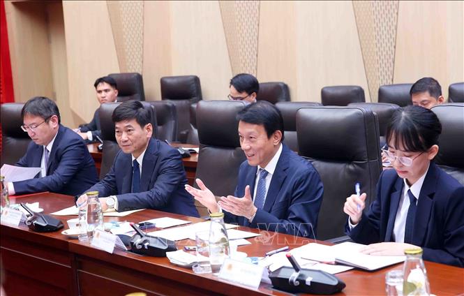 General Luong Tam Quang speaks at the meeting. VNA Photo: Phạm Kiên 