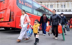 Hàng vạn người dân rời Hà Nội về quê đón Tết, giao thông ùn ứ cục bộ