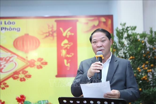 Thượng tướng Vongsone Inpanphim, Bí thư Trung ương Đảng, Thứ trưởng Bộ Quốc phòng, Chủ nhiệm Tổng cục Chính trị Quân đội nhân dân Lào, phát biểu tại sự kiện. Ảnh: Xuân Tú - PV TTXVN tại Lào