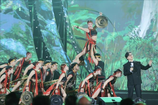 Tiết mục văn nghệ chào mừng lễ bế mạc. Ảnh: Minh Quyết - TTXVN
