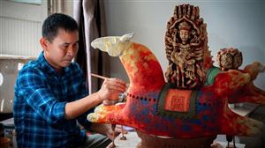 Ký ức văn hóa trong tượng ngựa của nghệ sĩ Vũ Hữu Nhung