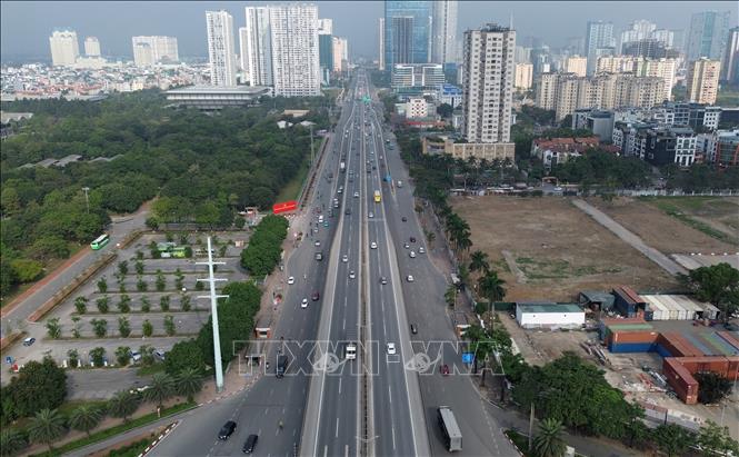 Đường vành đai 3 trên cao các phương tiện lưu thông tốt cả hai chiều, sáng 14/2. Ảnh: Quốc Khánh - TTXVN