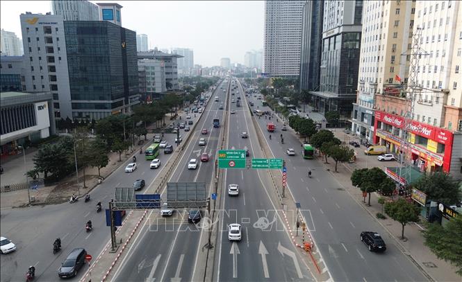 Lối vào ường vành đai 3 trên cao phương tiện lưu thông tốt trong buổi sáng 14/2. Ảnh: Quốc Khánh - TTXVN