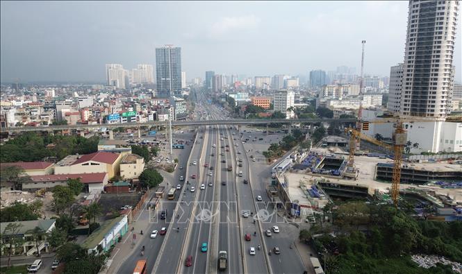 Sáng 14/2, khu vực cầu vượt Mai Dịch - Phạm Văn Đồng vắng vẻ khác ngày thường. Ảnh: Quốc Khánh - TTXVN