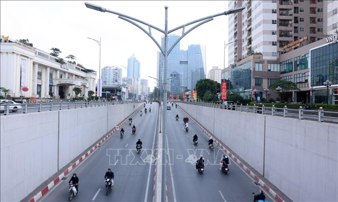 Hầm chui Lê Văn Lương - Tổ Hữu các phương tiện lưu thông ổn định, sáng 14/2. Ảnh: QUốc Khánh - TTXVN