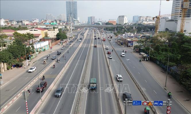 Khu vực cầu vượt Mai Dịch - Phạm Văn Đồng vắng vẻ trong buổi sáng đầu tiên của kỳ nghỉ Tết Nguyên đán. Ảnh: Quốc Khánh - TTXVN