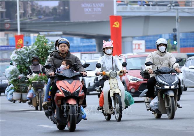 Người dân tiếp tục trở về quê ể đoàn tụ gia đình trong dịp Tết đến Xuân về. Ảnh: Tuấn Anh - TTXVN