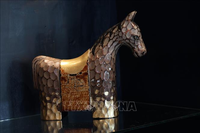 Ngua Van giap - a small wooden statue with lacquer painting techniques - made by people in central Vietnam. VNA Photo