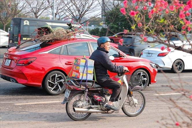 Người dân trở về quê ăn Tết, sáng 14/2/2026. Ảnh: Minh Quyết - TTXVN