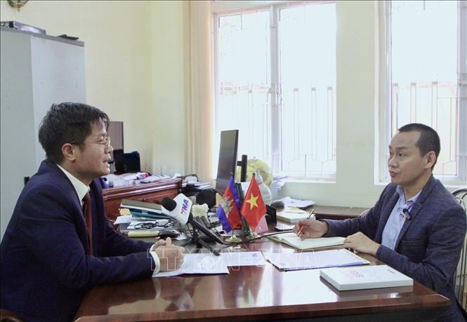 Ông Đỗ Việt Phương - Trưởng Cơ quan Thương vụ Việt Nam tại Campuchia trả lời phỏng vấn phóng viên TTXVN tại Phnom Penh. Ảnh: Quang Anh – PV TTXVN tại Campuchia
