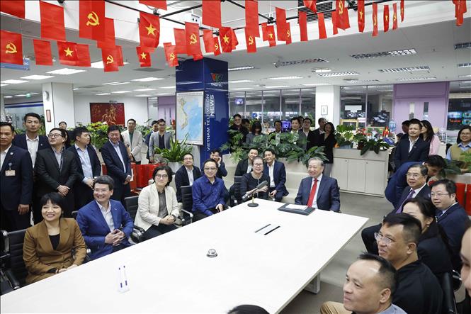 Tổng Bí thư Tô Lâm chúc Tết cán bộ, phóng viên Đài Truyền hình Việt Nam. Ảnh: Thống Nhất-TTXVN
