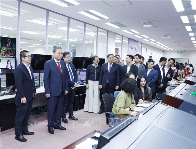 Tổng Bí thư Tô Lâm thăm nơi làm việc của cán bộ, phóng viên Đài Truyền hình Việt Nam. Ảnh: Thống Nhất-TTXVN