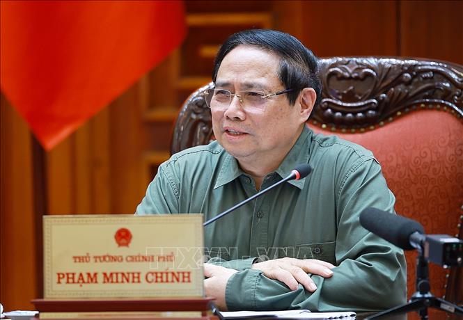 Thủ tướng Phạm Minh Chính chủ trì họp về công tác khắc phục hư hỏng công trình cầu sông Lô thuộc địa bàn xã Đoan Hùng, tỉnh Phú Thọ. Ảnh: Dương Giang-TTXVN
