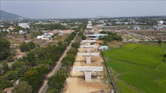 Tuyến đường nối cao tốc Biên Hòa - Vũng Tàu đang dần hình thành. Ảnh: Hoàng Nhị - TTXVN