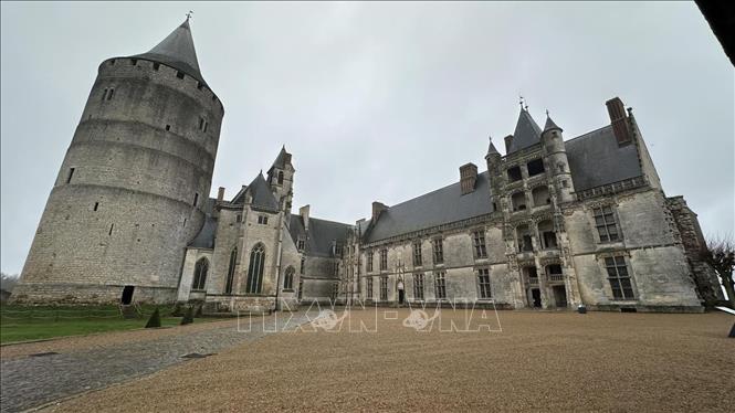 Lâu đài Châteaudun, tọa lạc tại thị trấn Châteaudun, thuộc vùng Centre-Val de Loire (Pháp). Ảnh: Đào Dũng-TTXVN