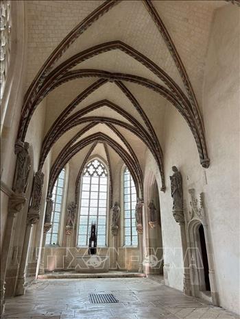 Nhà nguyện Sainte-Chapelle bên trong lâu đài. Ảnh: Đào Dũng-TTXVN