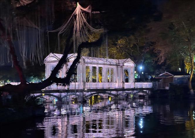 Hai sông Bốn hồ có cảnh sắc sông nước hữu tình, đan xen những công trình kiến trúc vô cùng độc đáo. Ảnh: Công Tuyên-PV TTXVN tại Trung Quốc