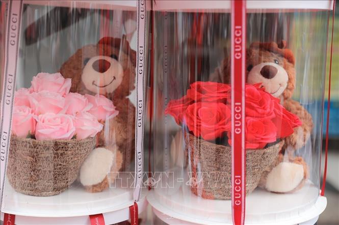 Cute gifts for Valentine's Day. VNA Photo