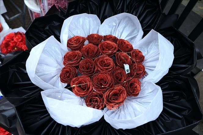 Red roses are popular on Valentine's Day. VNA Photo