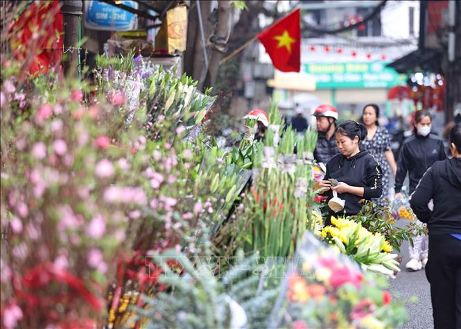 Không khí mua bán nhộn nhịp tại chợ Vĩnh Tuy, phường Vĩnh Tuy (Hà Nội). Ảnh: Thanh Tùng - TTXVN