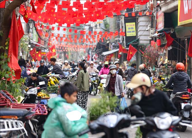 Không khí mua bán nhộn nhịp tại chợ Vĩnh Tuy, phường Vĩnh Tuy (Hà Nội). Ảnh: Thanh Tùng - TTXVN