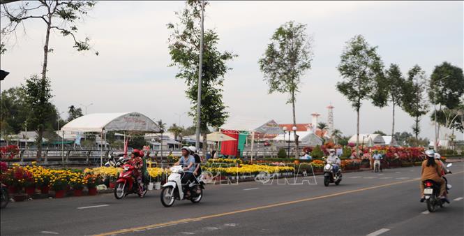 Chợ hoa Xà No nằm trên đường Trần Hưng Đạo, phường Vị Tân. Ảnh: Hồng Thái - TTXVN