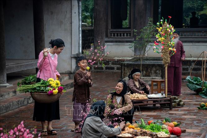 Chợ quê ngày Tết rộn ràng sắc Xuân. Ảnh: Khánh Hoà - TTXVN