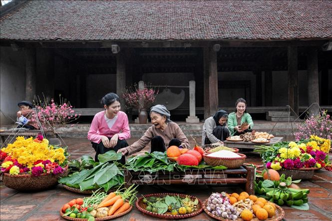 Chợ quê ngày Tết rộn ràng sắc Xuân. Ảnh: Khánh Hoà - TTXVN