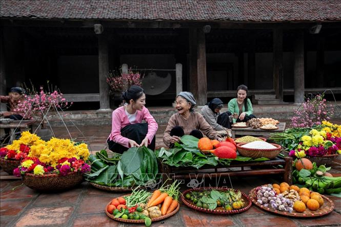 Chợ quê ngày Tết rộn ràng sắc Xuân. Ảnh: Khánh Hoà - TTXVN