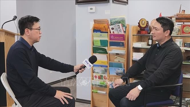 Giám đốc Văn phòng Xúc tiến Thương mại Việt Nam tại New York Nguyễn Mạnh Hùng trả lời phỏng vấn phóng viên TTXVN. Ảnh: Trường Giang - Phóng viên TTXVN tại Mỹ
