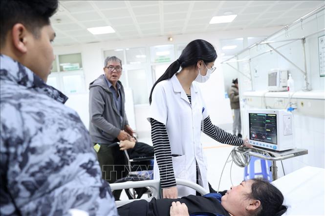 Khoa Cấp cứu và các khoa điều trị chuẩn bị đầy đủ cơ số thuốc, vật tư, trang thiết bị, máu và chế phẩm máu; chủ động sẵn sàng tiếp nhận và xử trí các trường hợp cấp cứu thường gặp trong dịp Tết. Ảnh: Minh Quyết - TTXVN