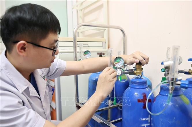 Khoa Cấp cứu và các khoa điều trị chuẩn bị đầy đủ cơ số thuốc, vật tư, trang thiết bị, máu và chế phẩm máu; chủ động sẵn sàng tiếp nhận và xử trí các trường hợp cấp cứu thường gặp trong dịp Tết. Ảnh: Minh Quyết - TTXVN