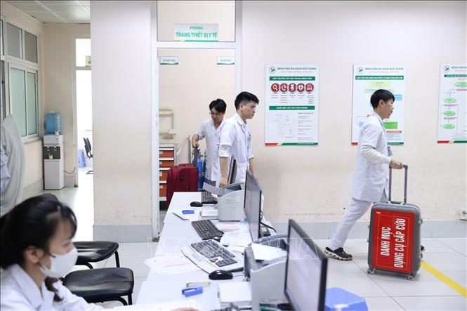 Khoa Cấp cứu và các khoa điều trị chuẩn bị đầy đủ cơ số thuốc, vật tư, trang thiết bị, máu và chế phẩm máu; chủ động sẵn sàng tiếp nhận và xử trí các trường hợp cấp cứu thường gặp trong dịp Tết. Ảnh: Minh Quyết - TTXVN