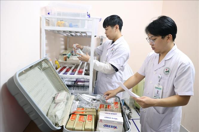 Khoa Cấp cứu và các khoa điều trị chuẩn bị đầy đủ cơ số thuốc, vật tư, trang thiết bị, máu và chế phẩm máu; chủ động sẵn sàng tiếp nhận và xử trí các trường hợp cấp cứu thường gặp trong dịp Tết. Ảnh: Minh Quyết - TTXVN