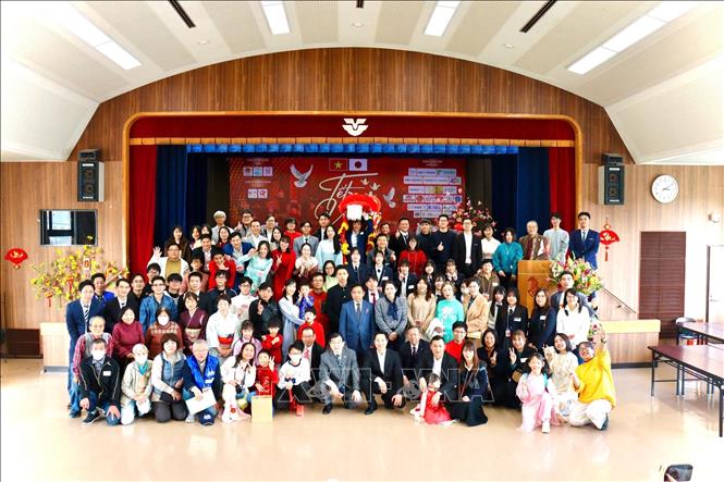 Đông đảo kiều bào Việt Nam tham dự chương trình Tết Việt - Xuân quê hương. Ảnh: Xuân Giao - PV TTXVN tại Nhật Bản