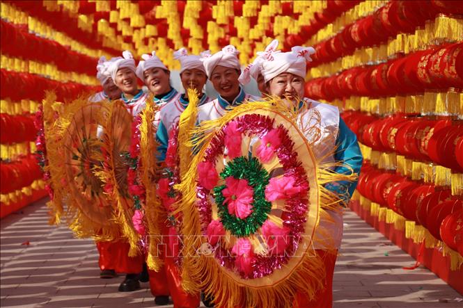 Biểu diễn nghệ thuật đón Tết Nguyên đán tại tỉnh Hà Nam, Trung Quốc. Ảnh: THX/TTXVN