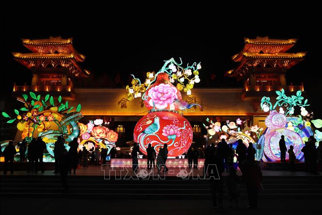 Lễ hội đèn lồng đón Tết Nguyên đán tại tỉnh Cam Túc, Trung Quốc. Ảnh: THX/TTXVN