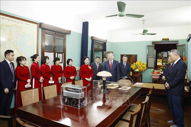 Tổng Bí thư Tô Lâm tại  Nhà 67, Khu di tích Chủ tịch Hồ Chí Minh trong Phủ Chủ tịch. Ảnh: Thống Nhất – TTXVN