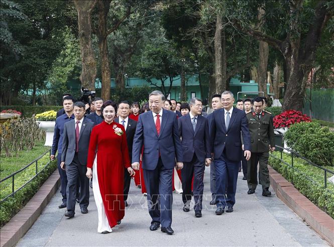 Tổng Bí thư Tô Lâm tại Khu di tích Chủ tịch Hồ Chí Minh trong Phủ Chủ tịch. Ảnh: Thống Nhất – TTXVN