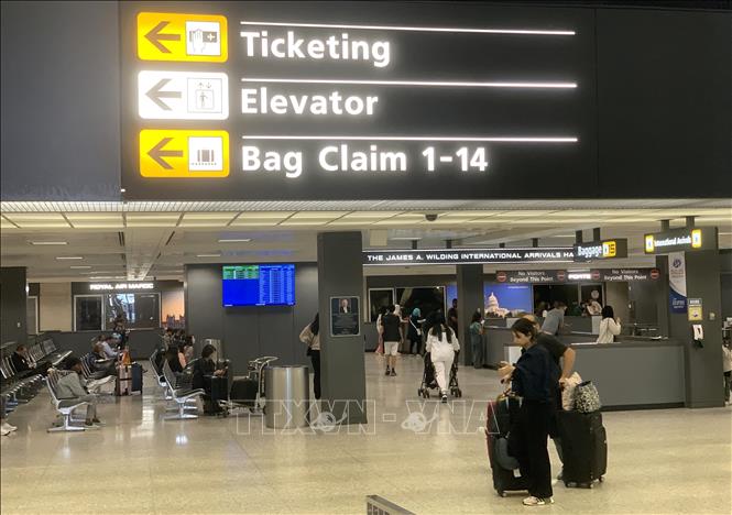 Bên trong Sân bay quốc tế Washington Dulles (IAD) ở bang Virginia. Ảnh: Ngọc Quang - PV TTXVN tại Mỹ