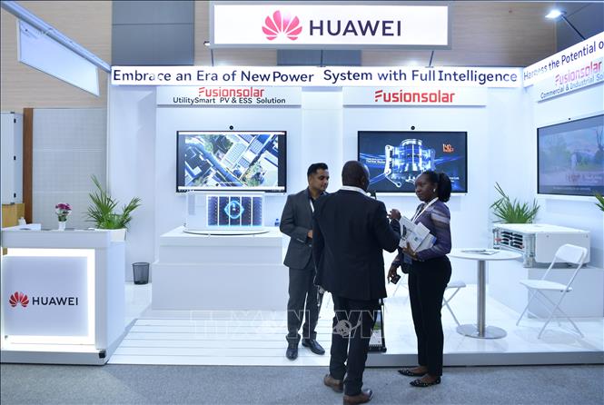 Gian hàng của Huawei tại triển lãm ở Nairobi, Kenya. Ảnh: THX/TTXVN