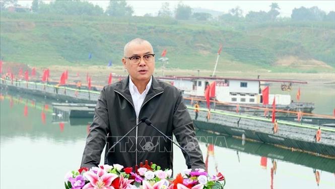 Bí thư Tỉnh ủy Phú Thọ Phạm Đại Dương phát biểu tại lễ thông xe cầu phao qua sông Lô. Ảnh: Nguyển Văn Cảnh - TTXVN

