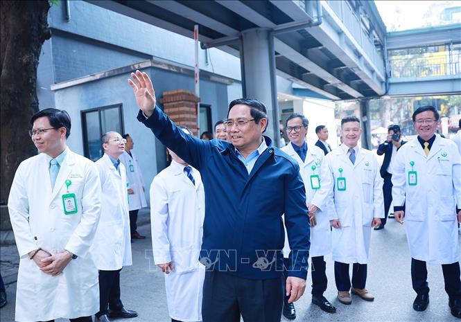 Thủ tướng Phạm Minh Chính thăm, chúc Tết cán bộ, bác sĩ, nhân viên y tế Bệnh viện hữu nghị Việt Đức. Ảnh: Dương Giang-TTXVN

