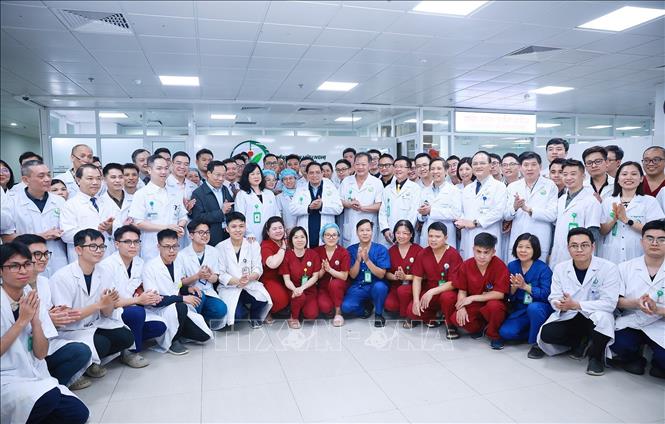 Thủ tướng Phạm Minh Chính thăm, chúc Tết cán bộ, bác sĩ, nhân viên y tế Bệnh viện hữu nghị Việt Đức. Ảnh: Dương Giang-TTXVN
